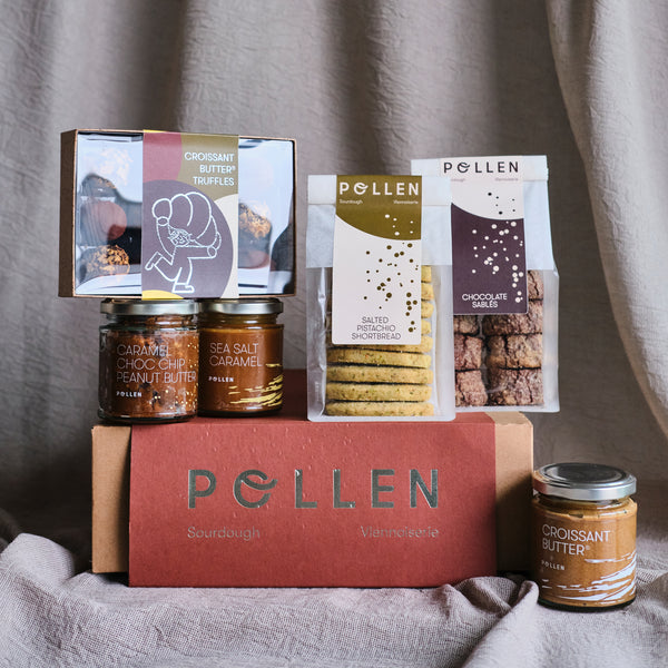 THE CHRISTMAS GIFT BOX